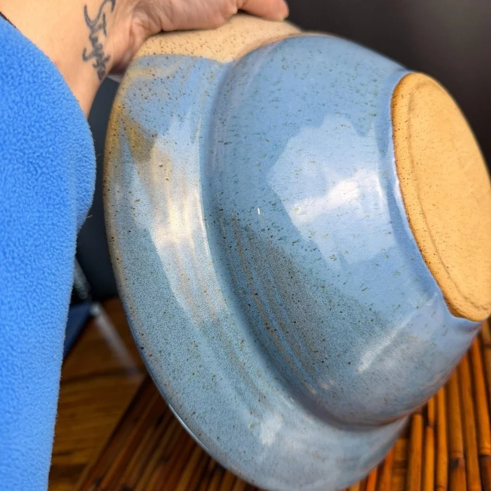 Studio Pottery‎ Stoneware Bowl Blue Cream Glaze Hand Thrown Signed DW Beautiful